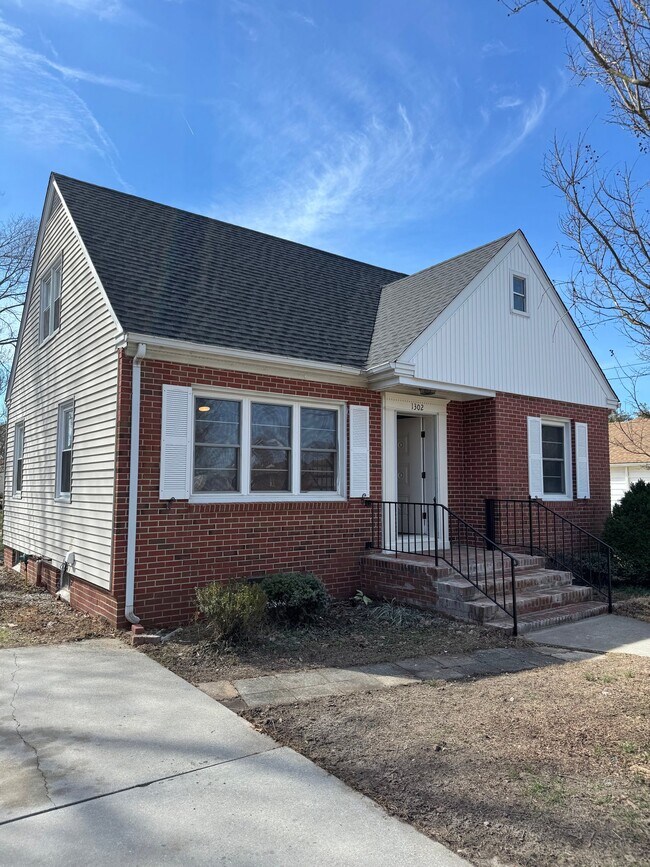 Building Photo - 1302 Hazel St