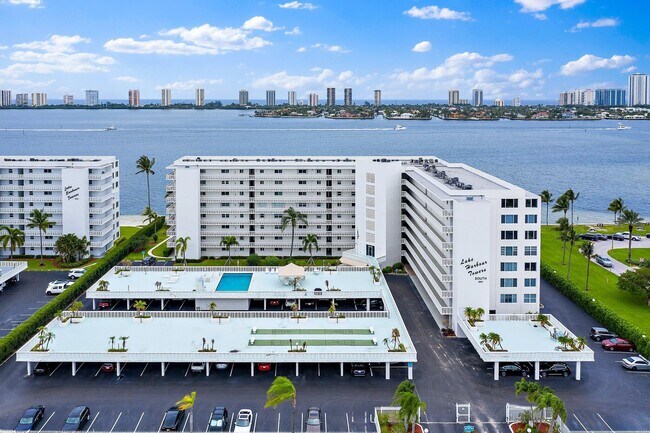 Building Photo - 301 Lake Shore Dr