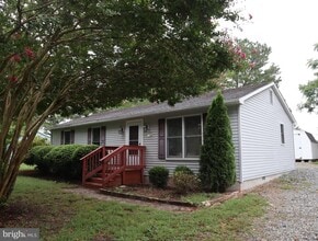 Building Photo - 1108 Middleneck Dr