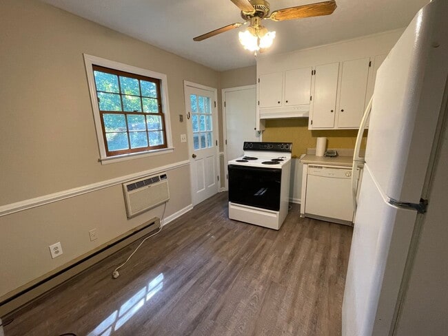 Building Photo - 1110-1112 Heath Ave