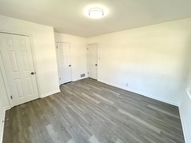 Building Photo - Coming Soon-2/5/26!- Charming 3- bedroom home with a move in special!