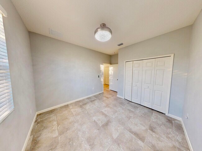 Building Photo - 1404 Mulligan Dr