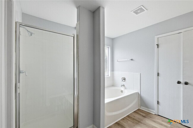 Building Photo - 1102 Briscoe Cove