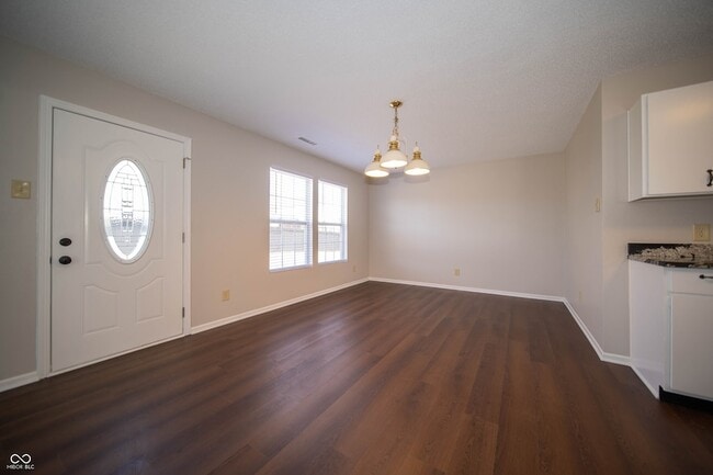 Building Photo - 1566 Howell Dr