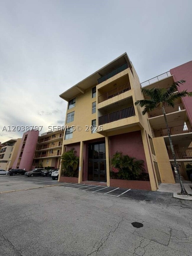 Building Photo - 318 W Park Dr