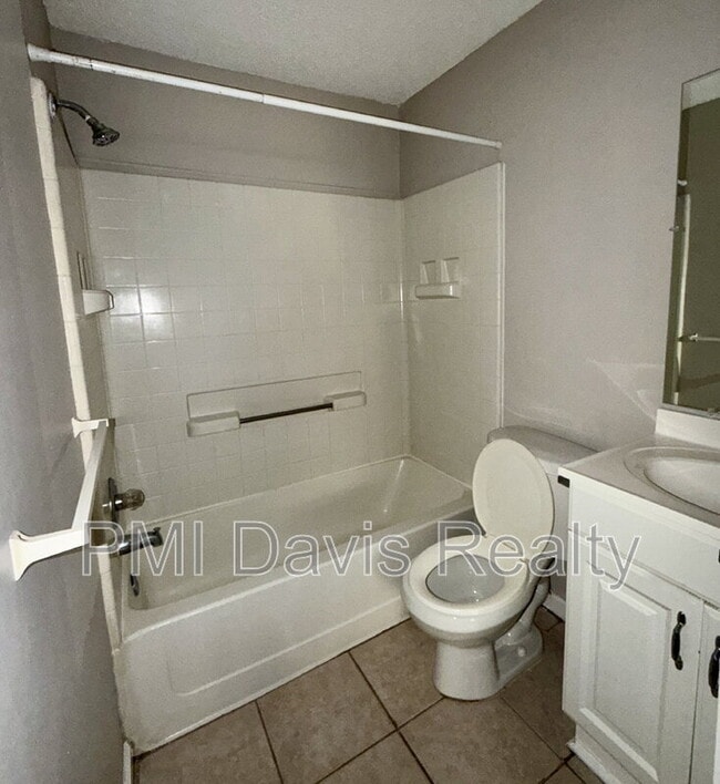 Building Photo - 1845 Lindberg Dr