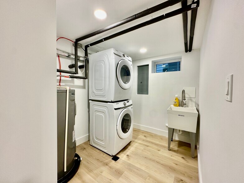 Building Photo - 6540 Windham Ave