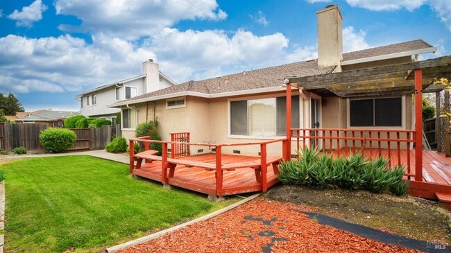 Building Photo - Super Cute with Lots to Offer!