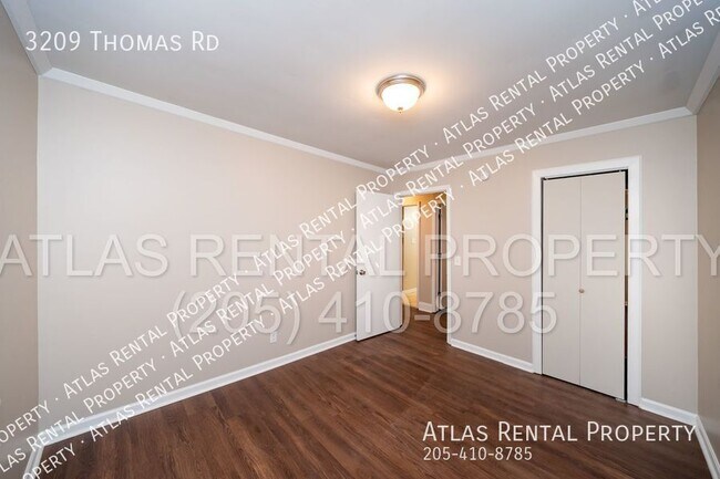 Building Photo - 3209 Thomas Rd