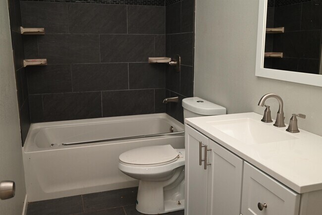 Building Photo - 1512 Parkdale Dr