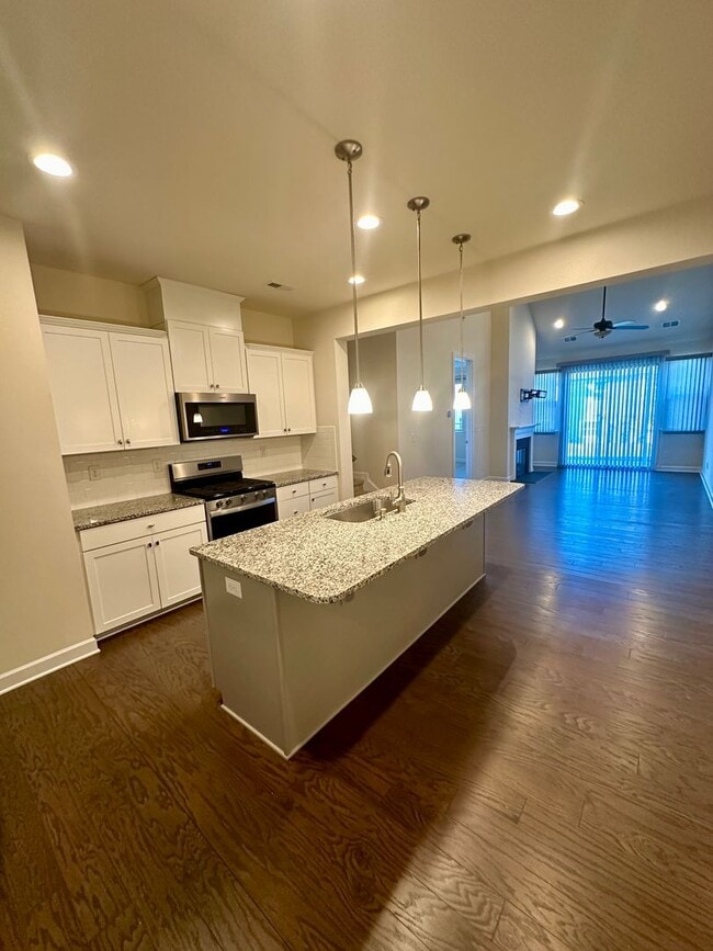 Building Photo - Spacious 3BR Townhouse in Berewick