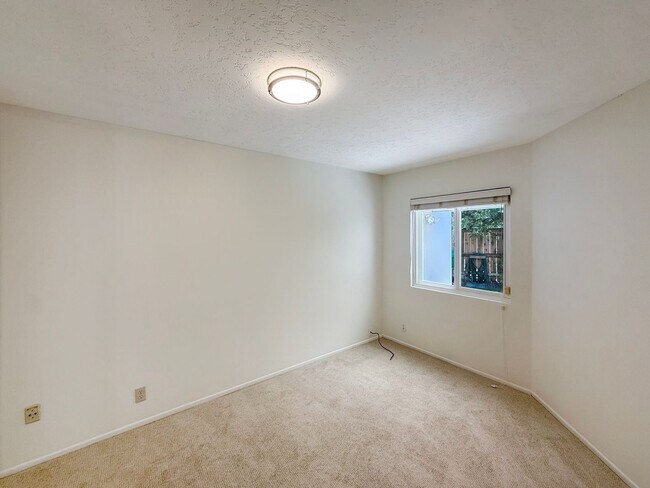 Building Photo - Great 3B/3BA House in Carmel Valley!