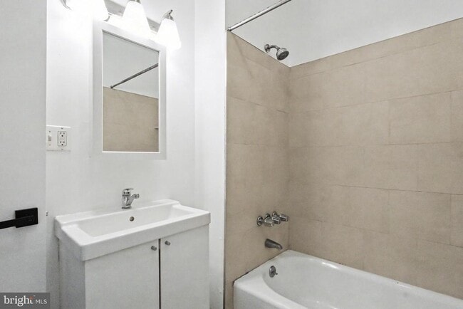 Building Photo - 1117 W Main St