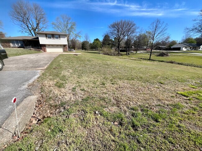 Building Photo - 14731 E 96th St N