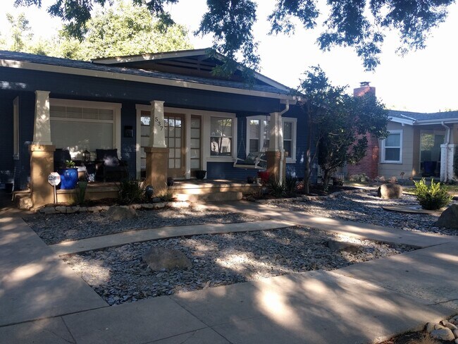 Building Photo - Craftsman Style Dream near Downtown
