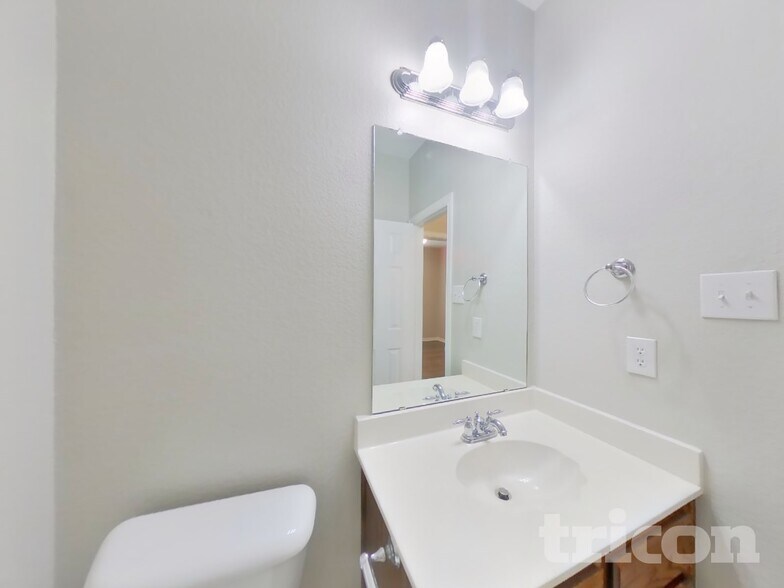 Building Photo - 114 Cole St