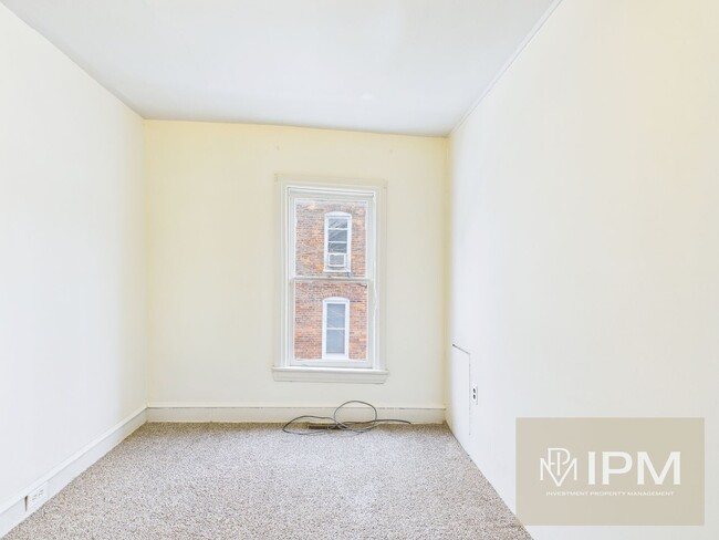 Building Photo - Charming 3 Bedroom, 1 Bath Home in Northeastern Schools!