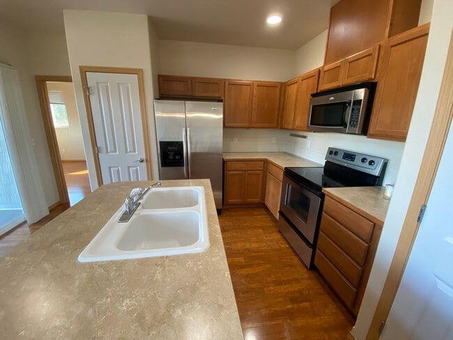 Building Photo - DuPont 2 Bedroom Town Home