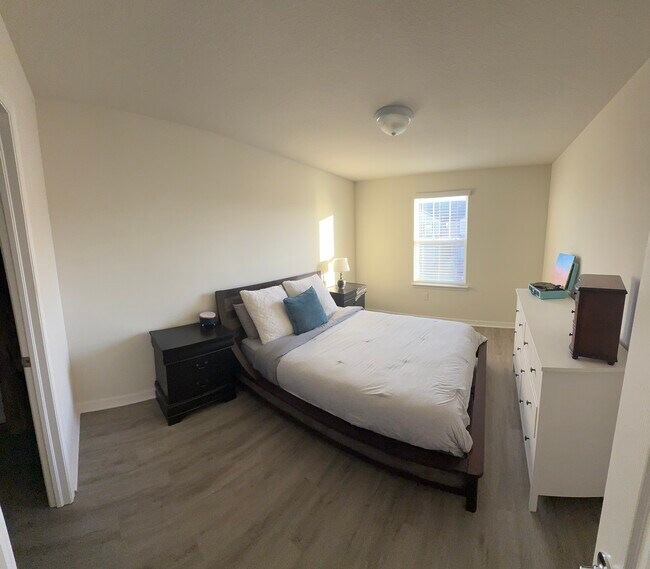 Building Photo - 9208 Hillcroft Dr