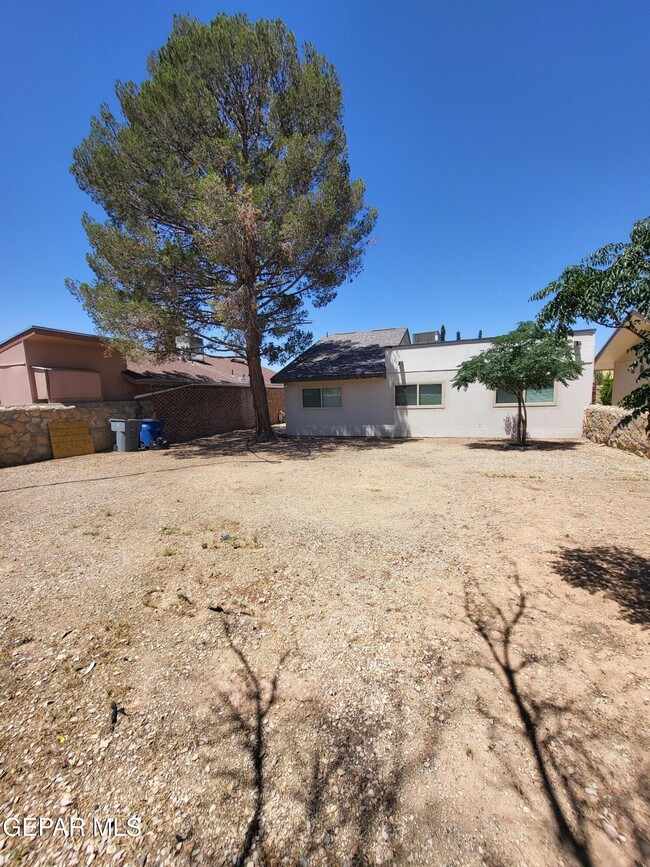 Building Photo - 1802 Frank Sinatra Pl