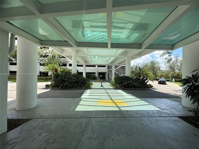 Building Photo - 15051 Royal Oaks Ln