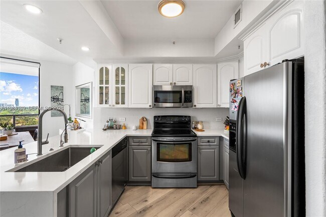 Building Photo - 2301 SW 27th Ave