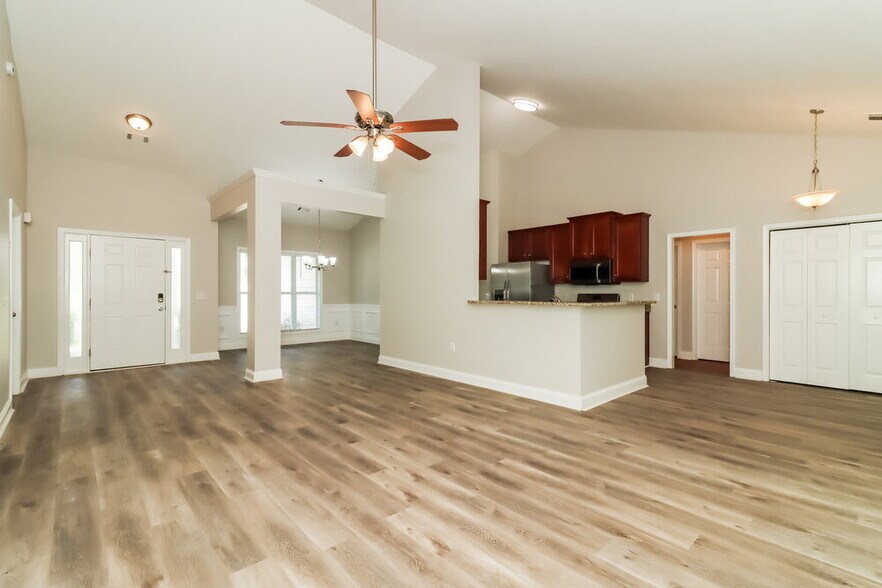 Building Photo - 205 Westridge Cir