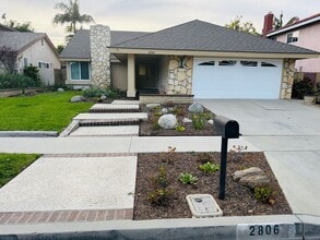Building Photo - Stylish Single-Story Living in Coveted South Coast Metro