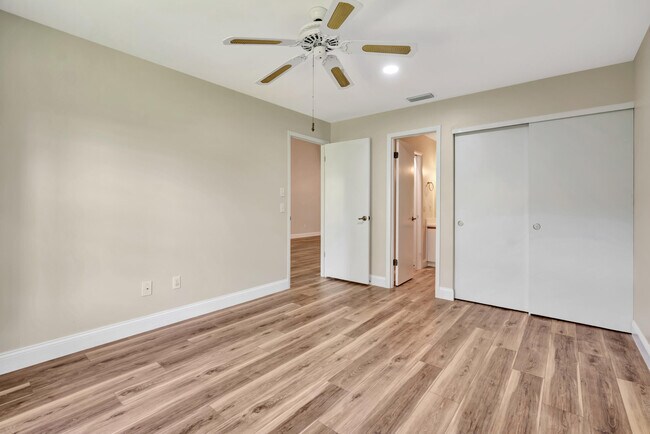 Building Photo - 8356 SE Croft Cir