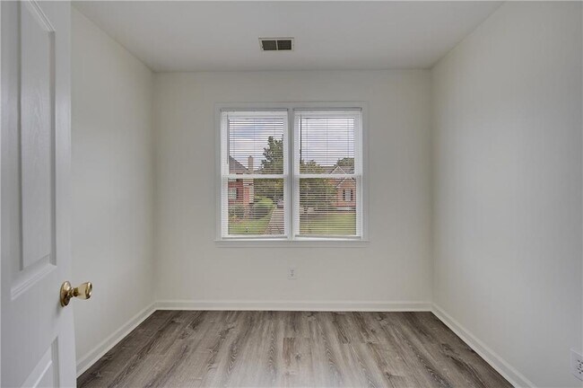 Building Photo - 5795 Dovnick Dr SW