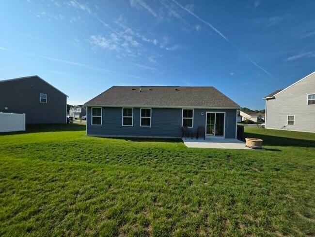 Building Photo - 38493 Barberry St