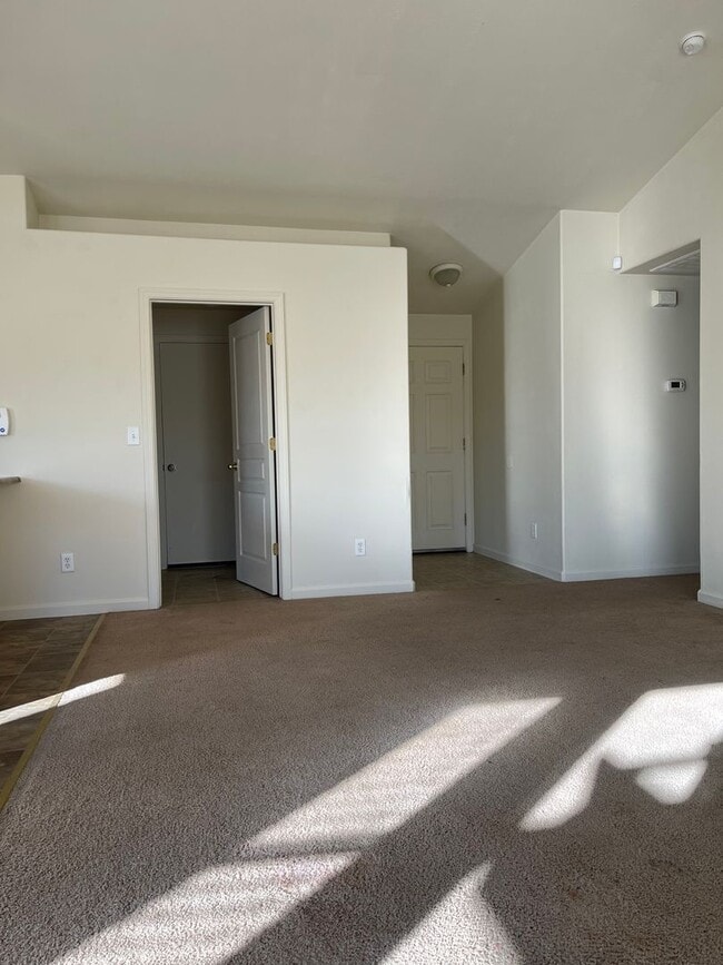 Building Photo - Being cleaned. Showing delayed.