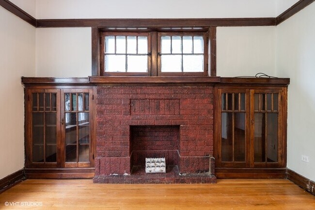 Building Photo - 1253 W Byron St