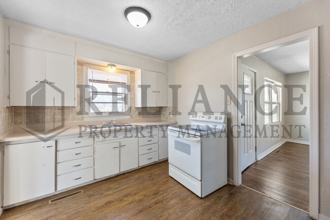 Building Photo - 1334 S Dodge Ave