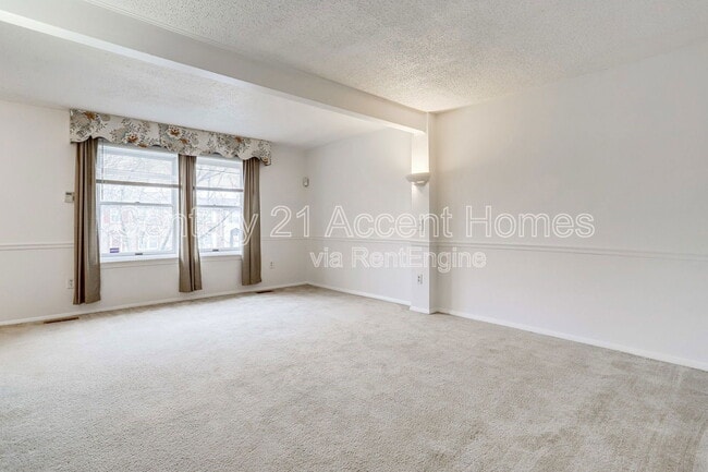 Building Photo - 5328 Larochelle Ct