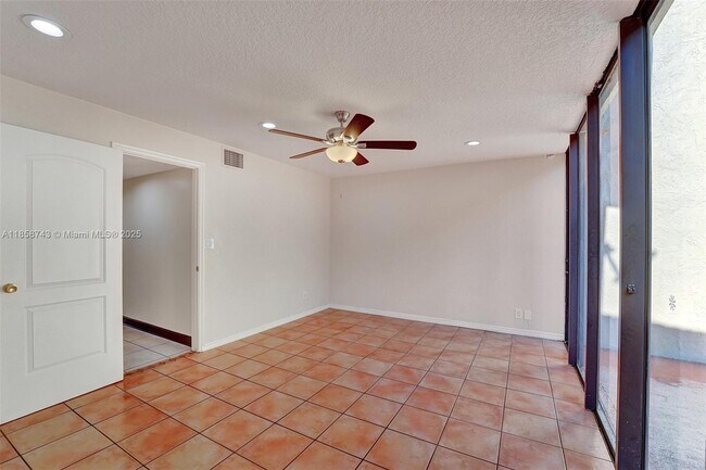 Building Photo - 760 E Coco Plum Cir