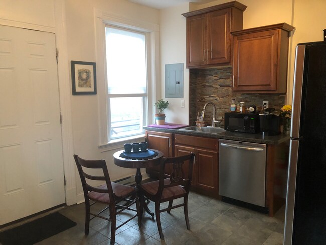 Building Photo - 228 Allen St