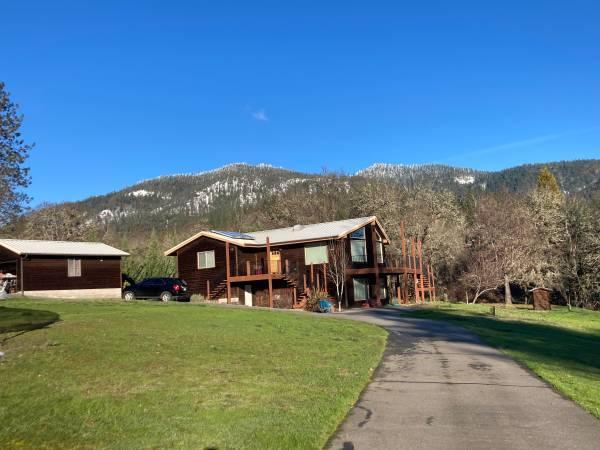 Primary Photo - 498 NW Scenic Dr