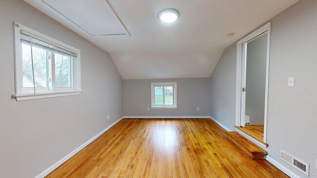 Building Photo - Maple Heights Area - 3 Bedroom Single Family Home