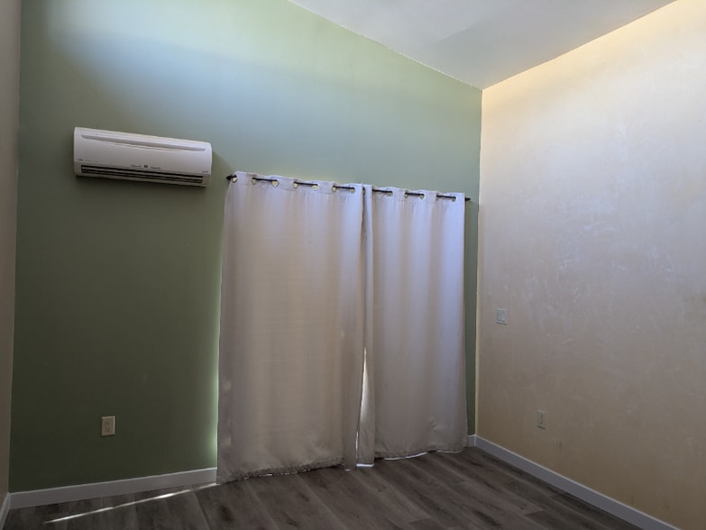 Building Photo - 1465 W Prince Rd