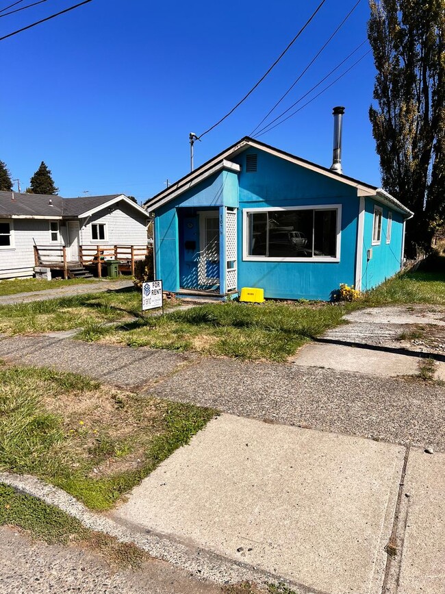 Building Photo - 2148