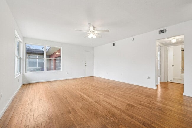 Building Photo - 4302 Harmon Ave