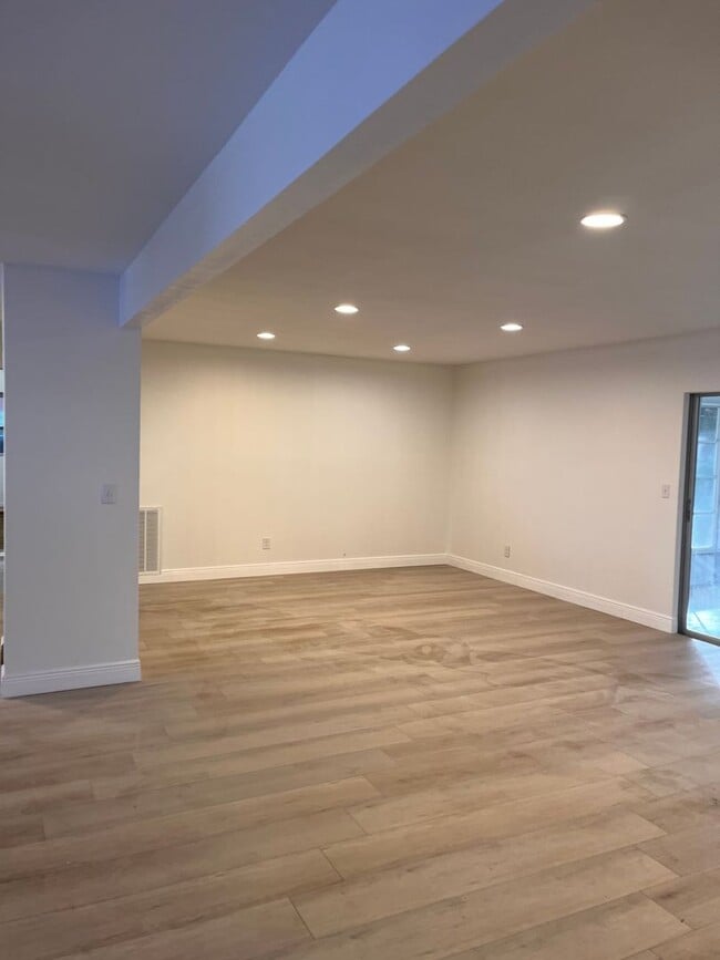 Building Photo - Beautiful fully remodeled home!