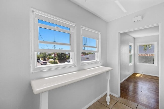 Building Photo - 2724 Treat St