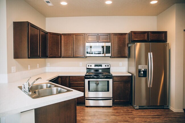 Building Photo - 302 S Marigold Ln