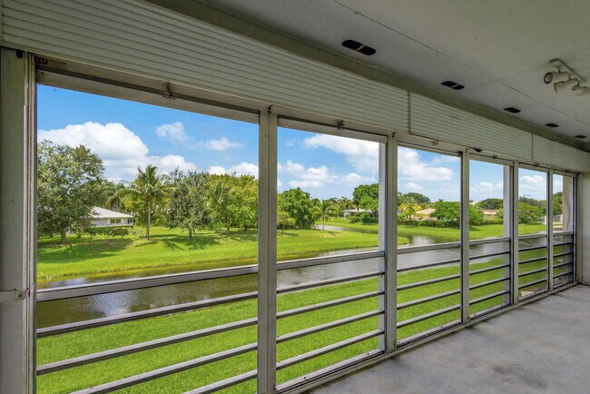 Building Photo - 10789 N Military Trl