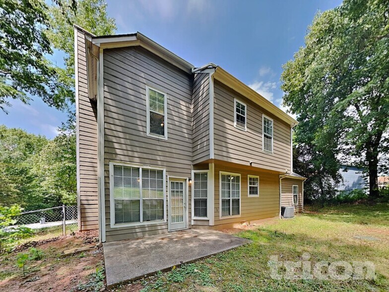 Building Photo - 3520 Willow Tree Cir