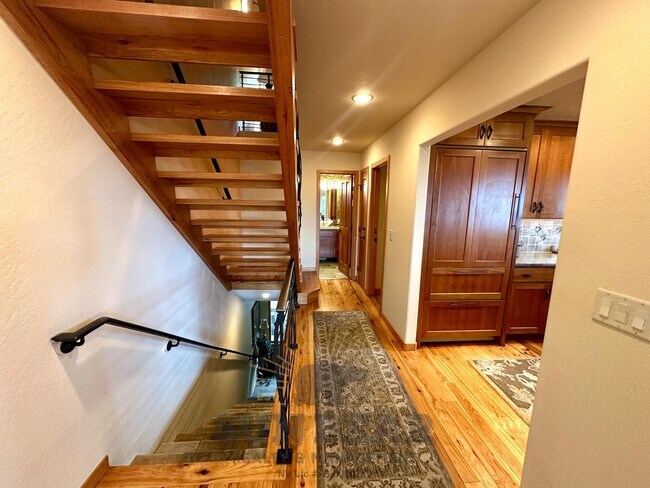 Building Photo - Panormic Lake Vew & Luxury Living in Tyrol...