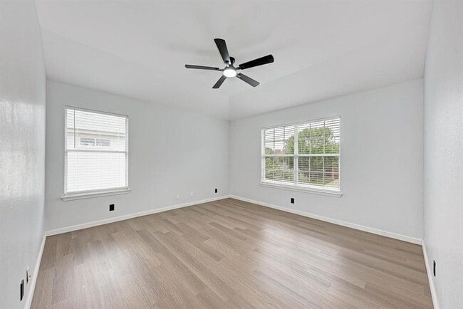 Building Photo - 125 Holland St