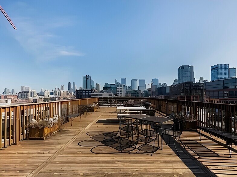 Building Photo - 312 N May St